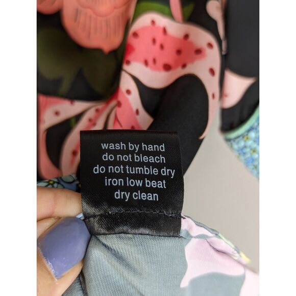 Karen Mabon Pajama Top Size M Black Floral Short Sleeve Button Up Artsy Modern - Picture 7 of 8